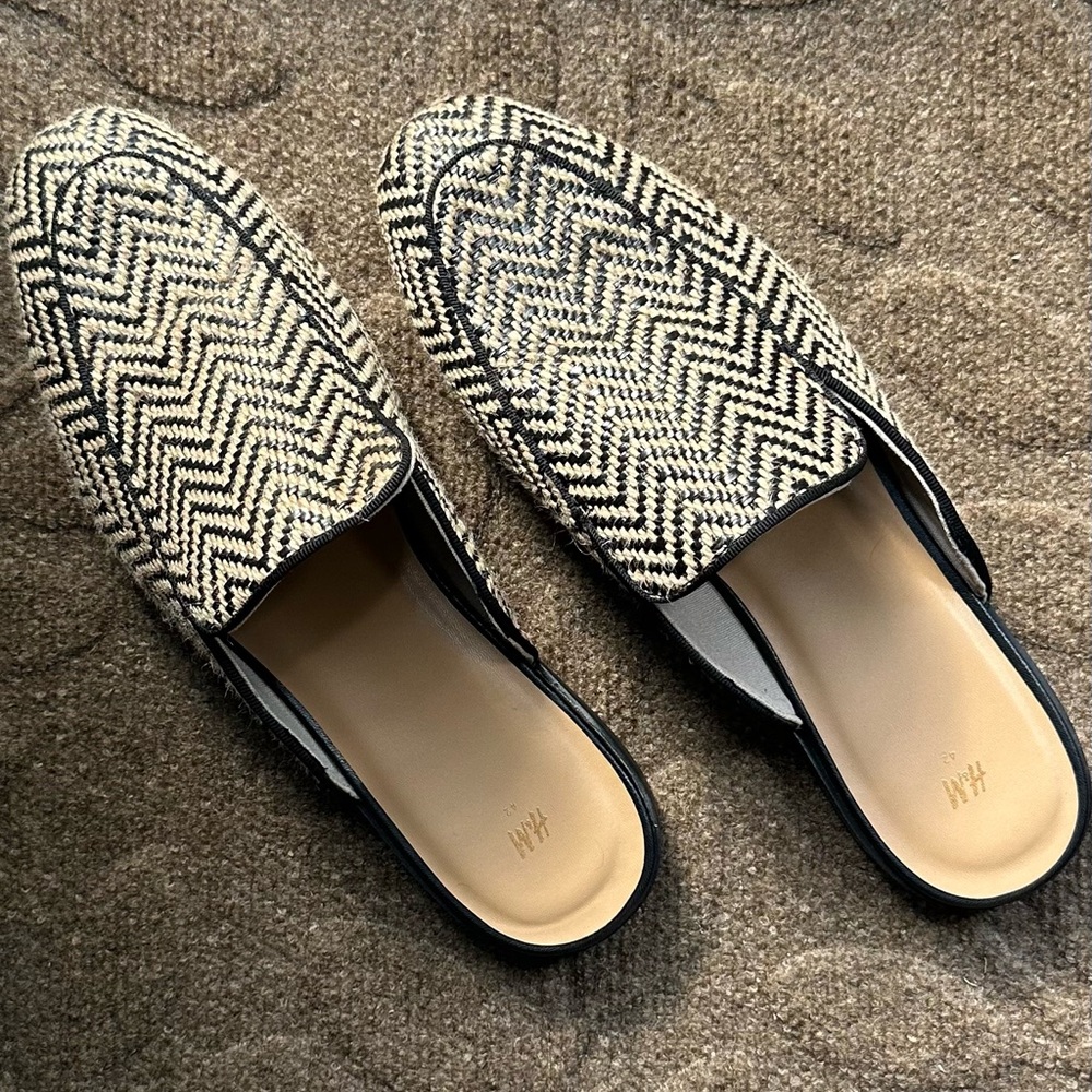 Men's Beige/zigzag-patterned Mule
Loafers | H&M Size 9 (42)